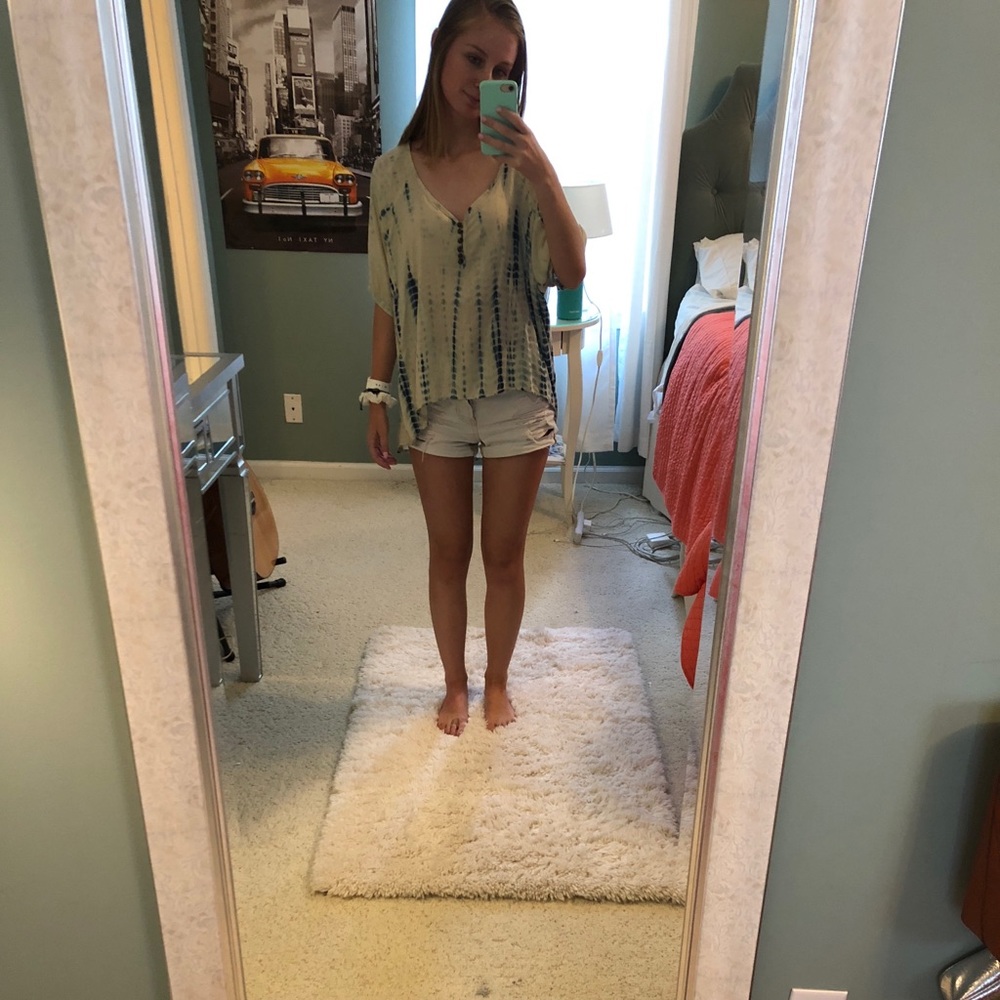 Blue and white flowy t shirt